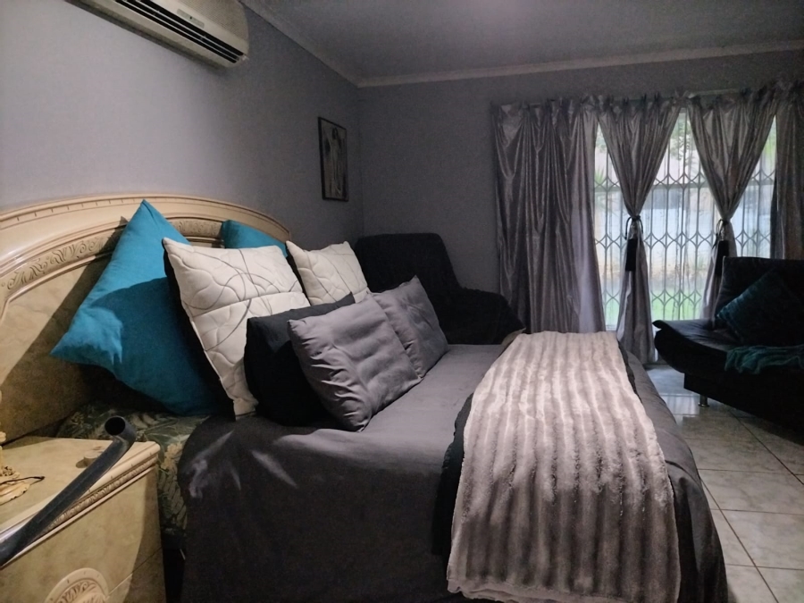 4 Bedroom Property for Sale in Oos Einde North West